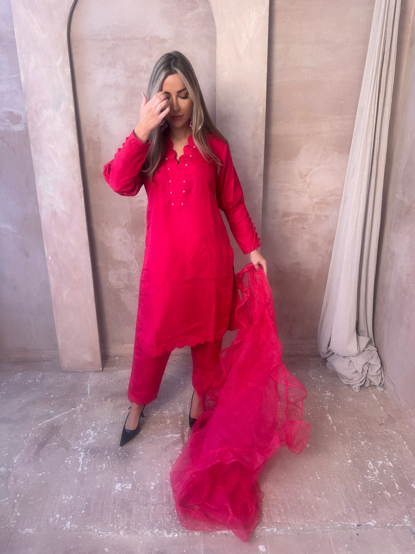LEALA hot pink outfit